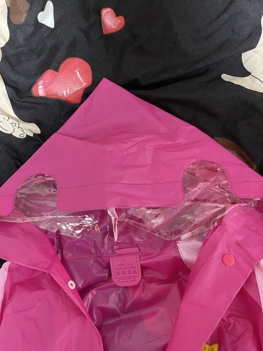 Красивый и новый дождевик на девочку лет 9-11!С капюшоном