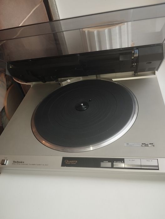Тангенциальный проигрыватель винила  Technics SL-QL5