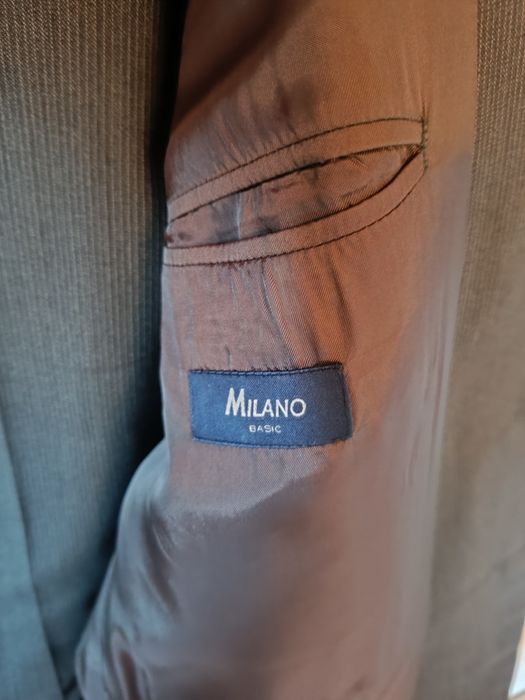 Fato cinzento da marca Milano