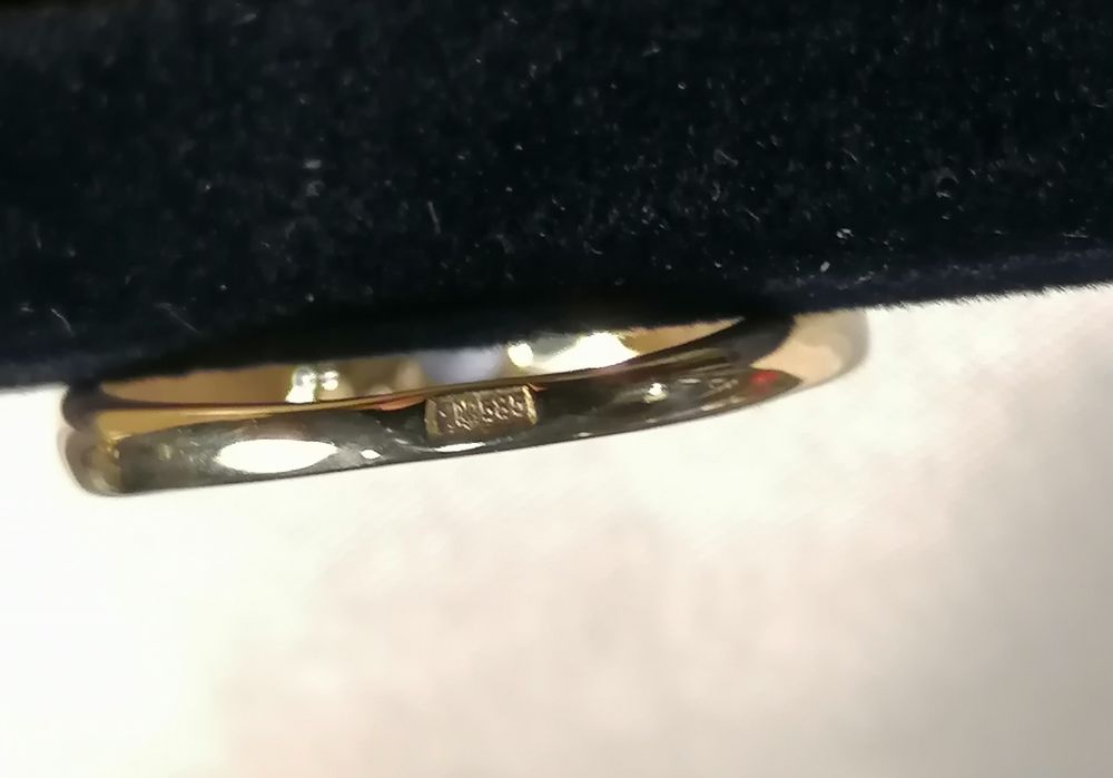 Золотое кольцо с натуральным сапфиром, и бриллиантами