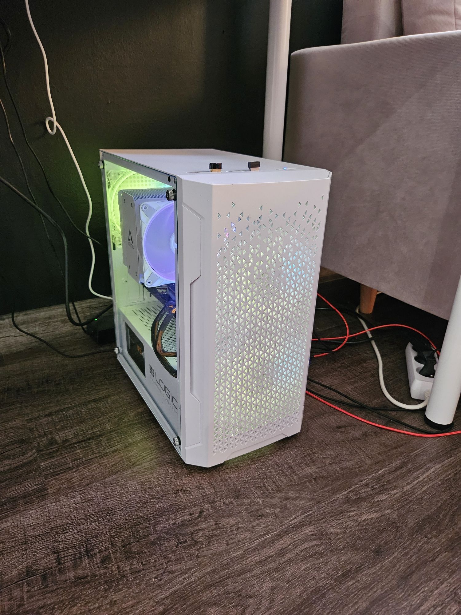 Komputer stacjonarny Ryzen 5 2600x, 16GB DDR4, DYSK 1,8TB, RX580 8GB