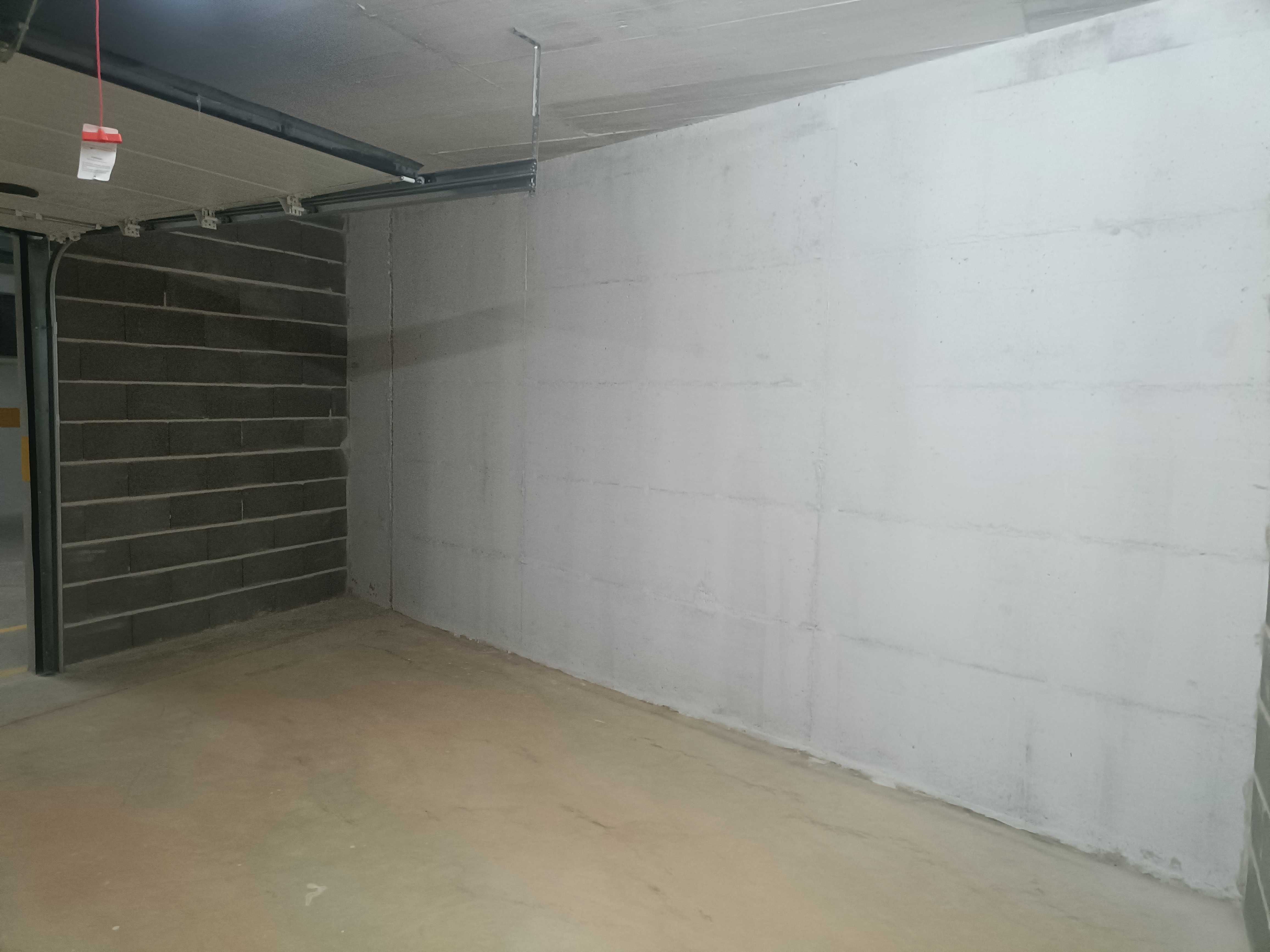 Arrenda-se Box com 20m/24
