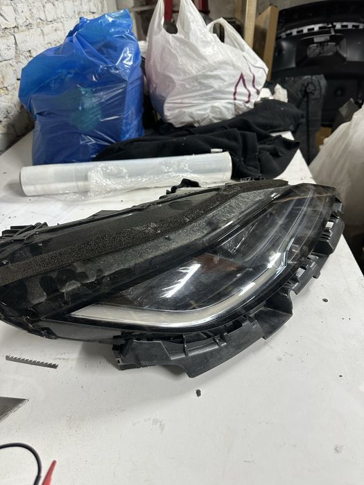 Фара права tesla model 3 highland