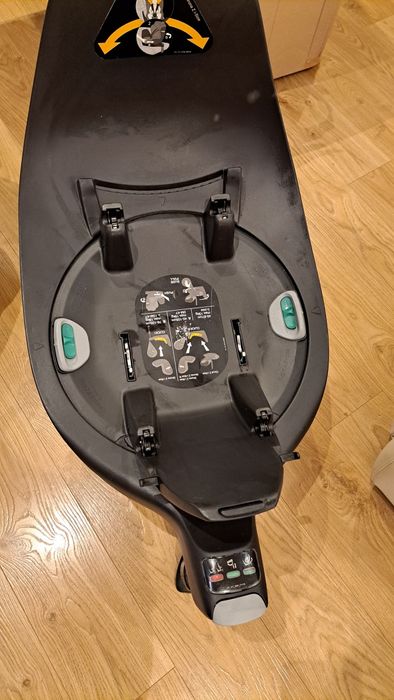 Zestaw dwóch fotelików Cybex + baza obrotowa