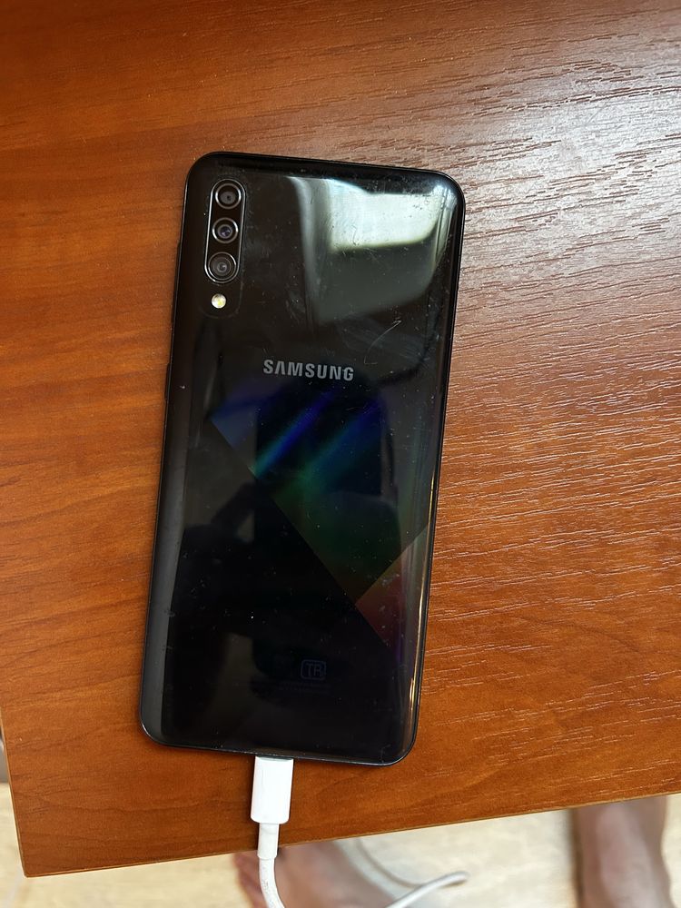 Продам Samsung a30 б/у