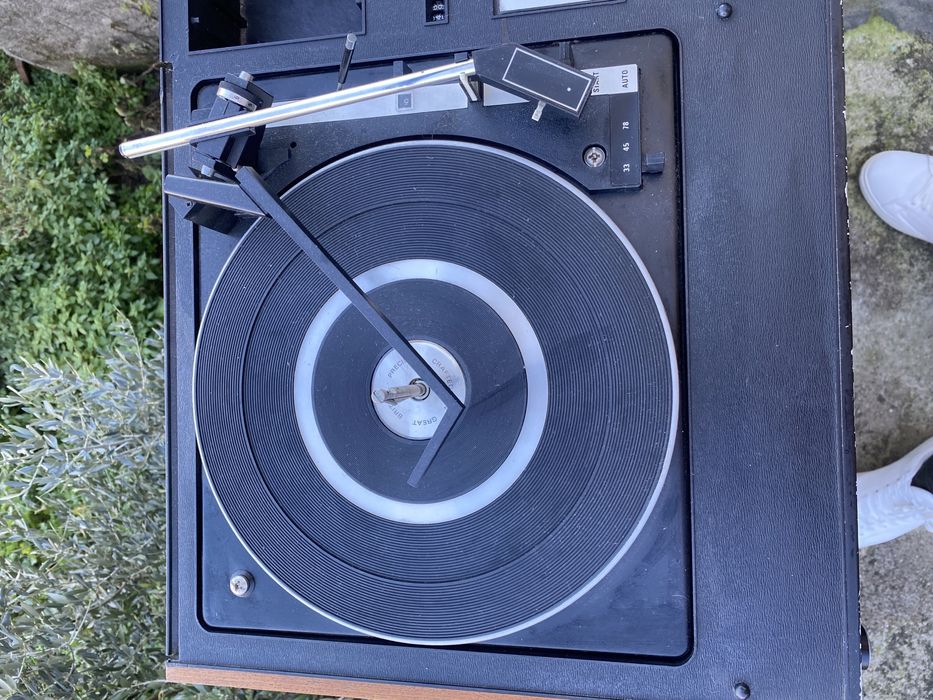 Giradiscos c/leitor de cassetes.