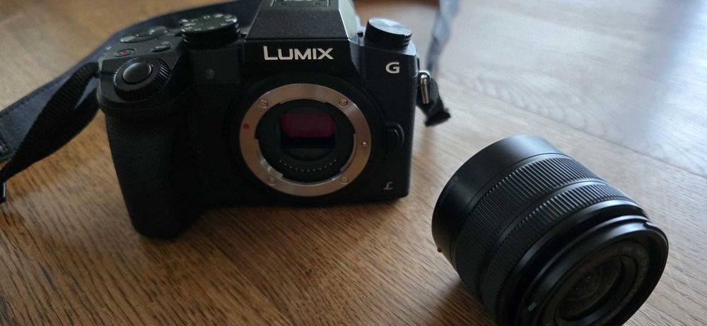 Lumix DMC-G7 14-42 z dodatkowym akumulatorem.