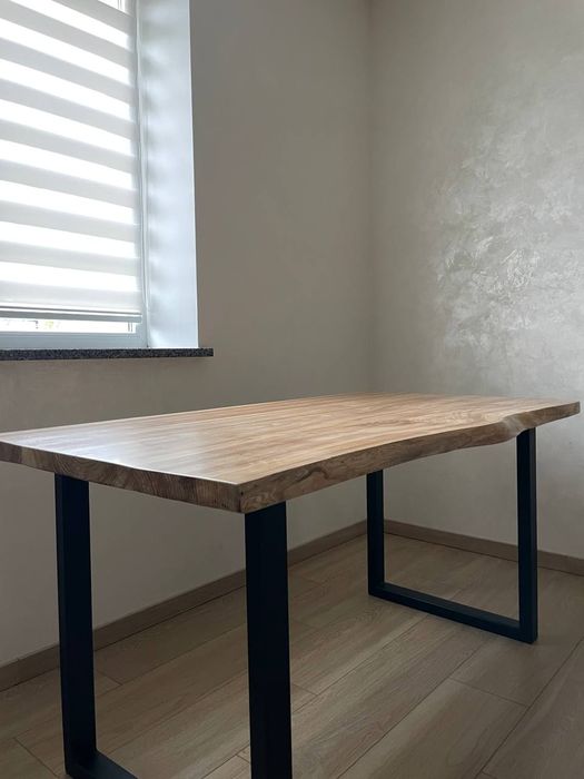 Кухонний стіл з натурального дерева