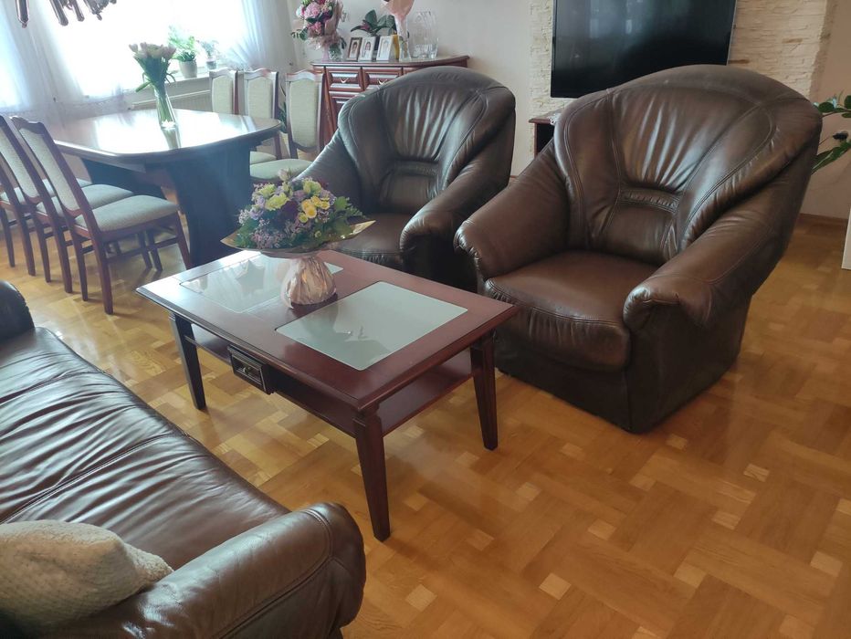 Wypoczynek skórzany - sofa 3 osobowa + 2 fotele.