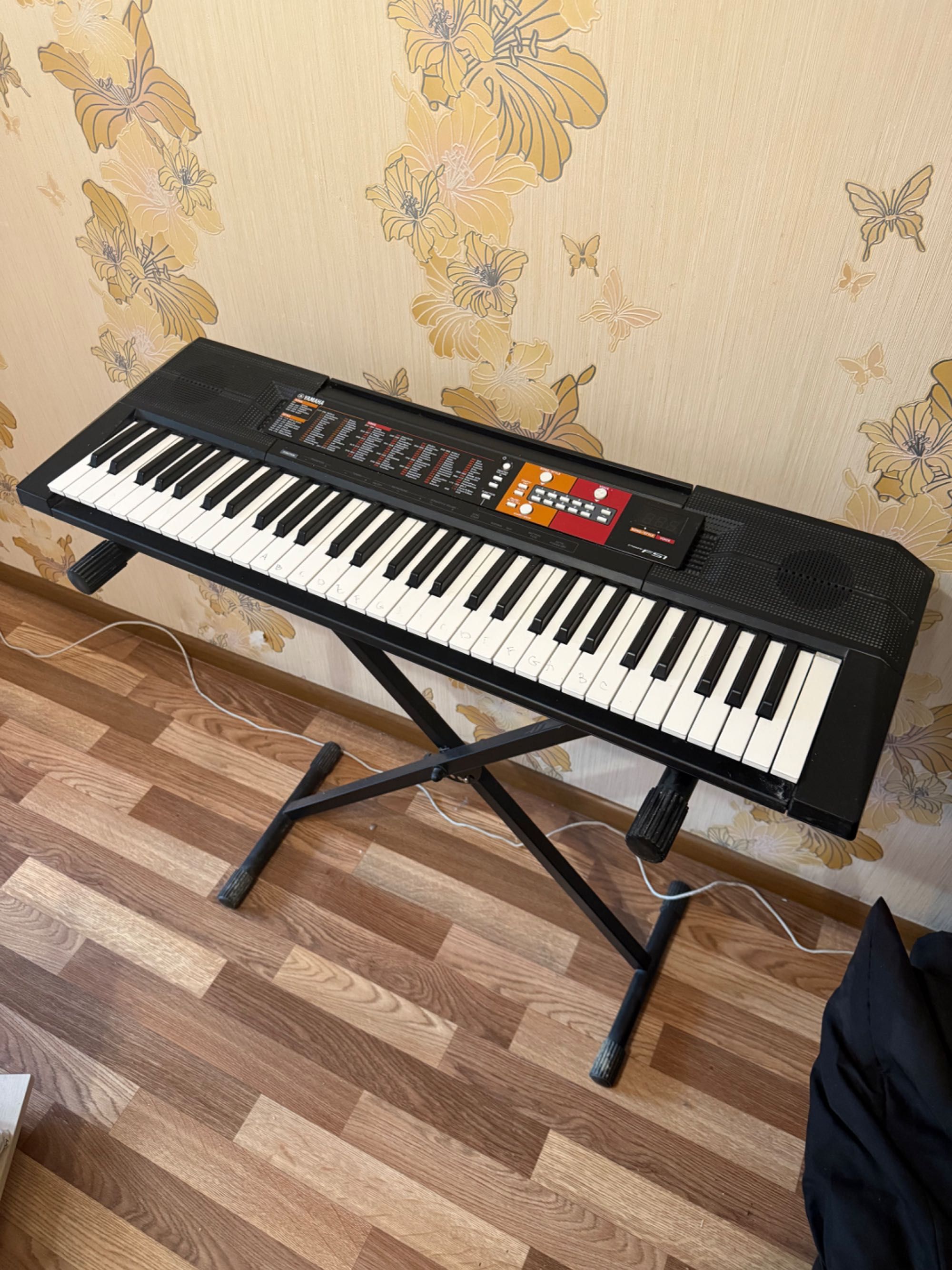 Синтезатор Yamaha PSR-F51 с подставкой Для начинающих