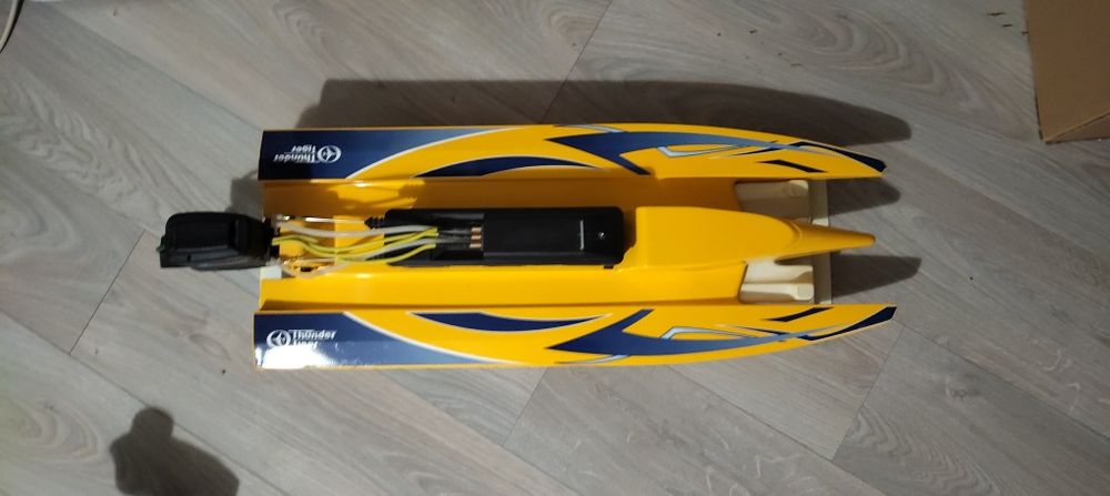 Barco rc brushless troco por material de pesca