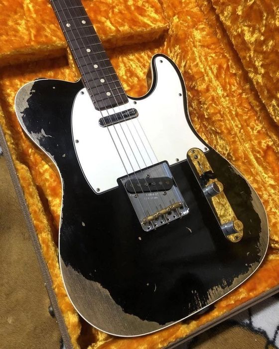 Електрогітара Fender під відновлення