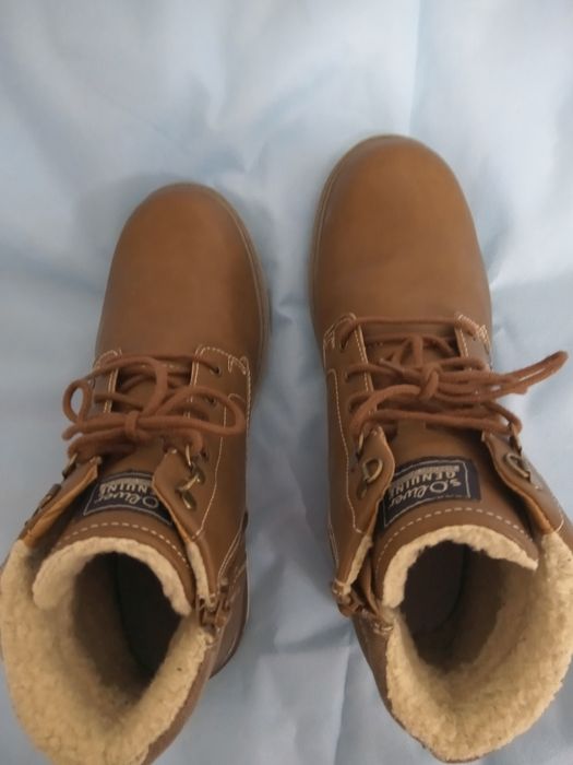 Ботинки на 43 размер , новые,бренд,качество!