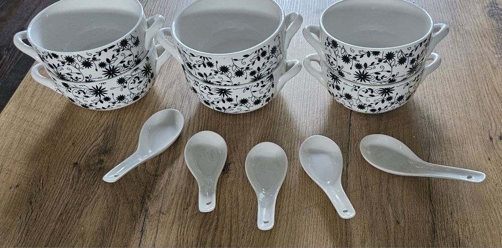 Bulionówki ceramiczne z łyżkami