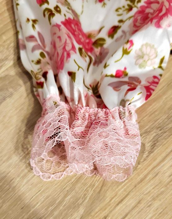 Macacão floral novo de 6/9 meses + sapatilhas