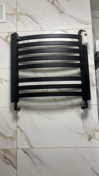 Grzejnik łazienkowy Komin-Expert 260 W 575 x 520 mm czarny