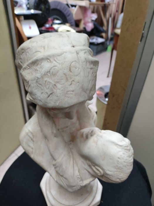 Mãe e menino - escultura  possivelmente Italiana, séc. XIX/XX