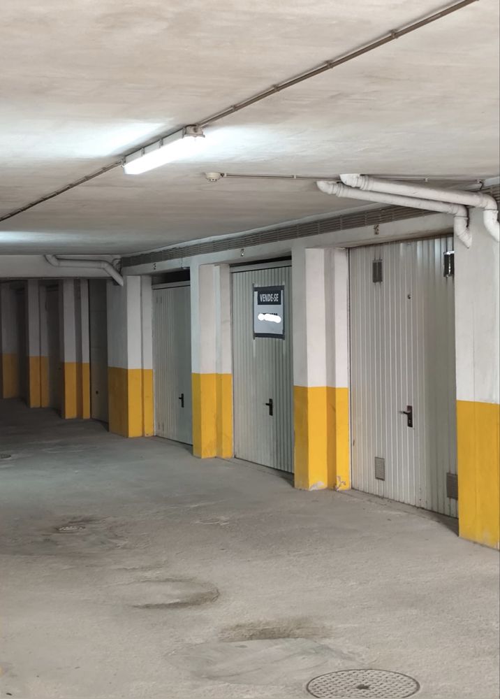 Vende-se garagem fechada