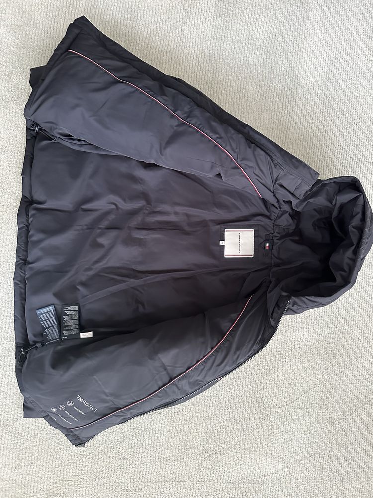 Casaco Tommy Hilfiger praticamente novo (70% desconto)