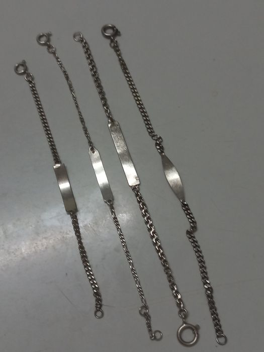 Conjunto  de 4 pulseiras de criança  em PRATA. Com chapinha pra gravar