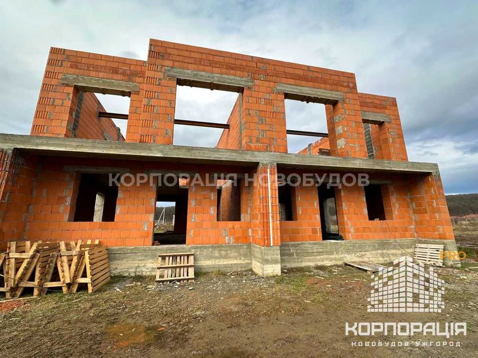 Продаж котеджу з великою ділянкою,3 спальні, поруч ріка, ліс, краєвиди