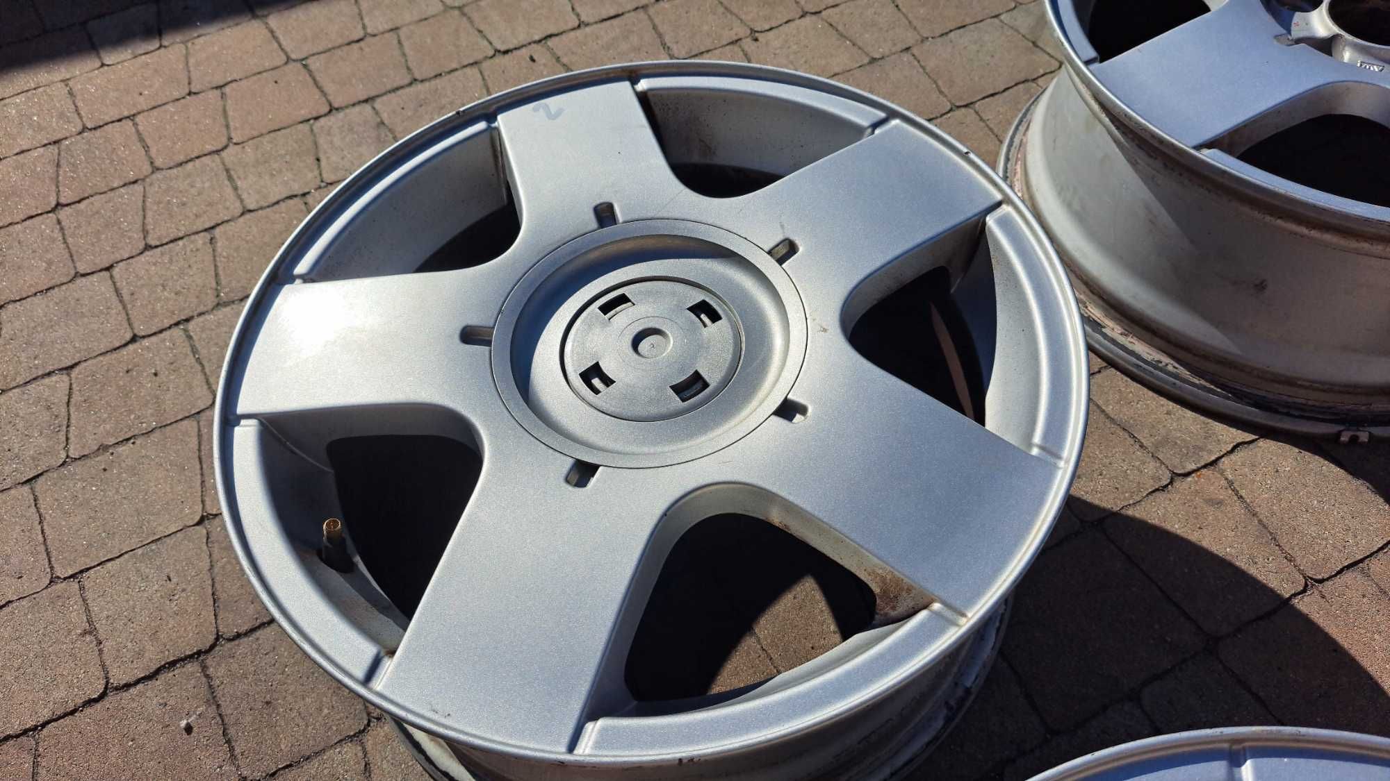 Felgi aluminiowe Volkswagen Golf IV Bora 5x100 15" -025B