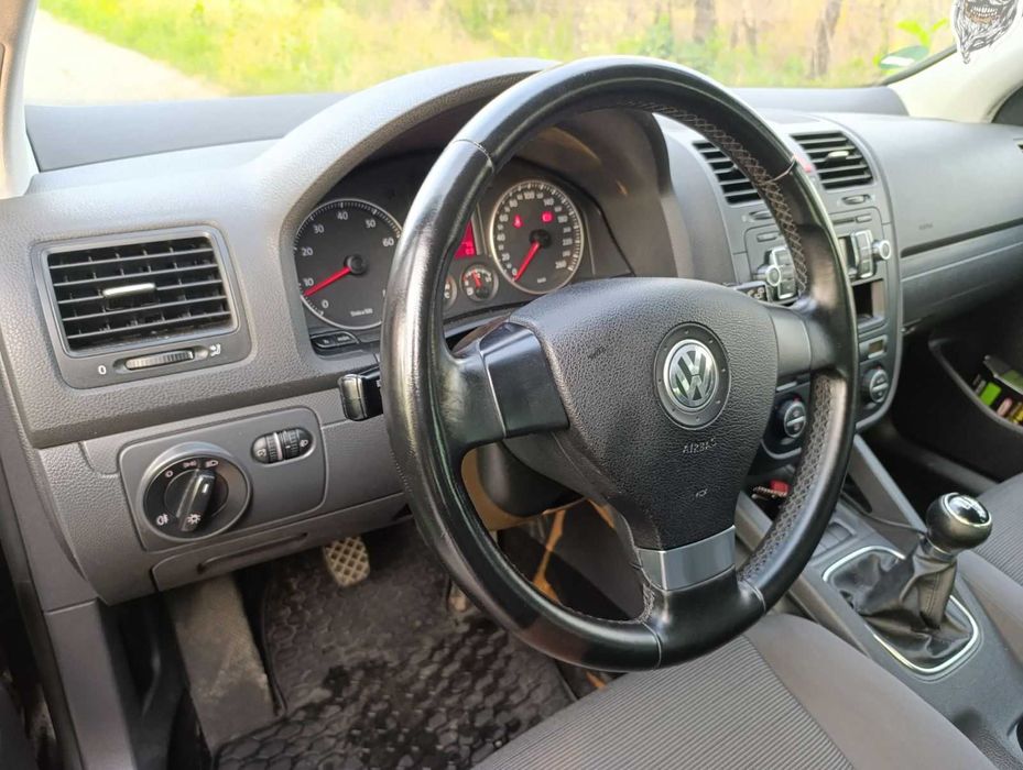 Volkswagen Golf 2008 1,6 МРІ