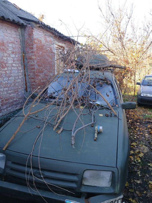 Продам форд на ходу є моменти по кузову ціна 300