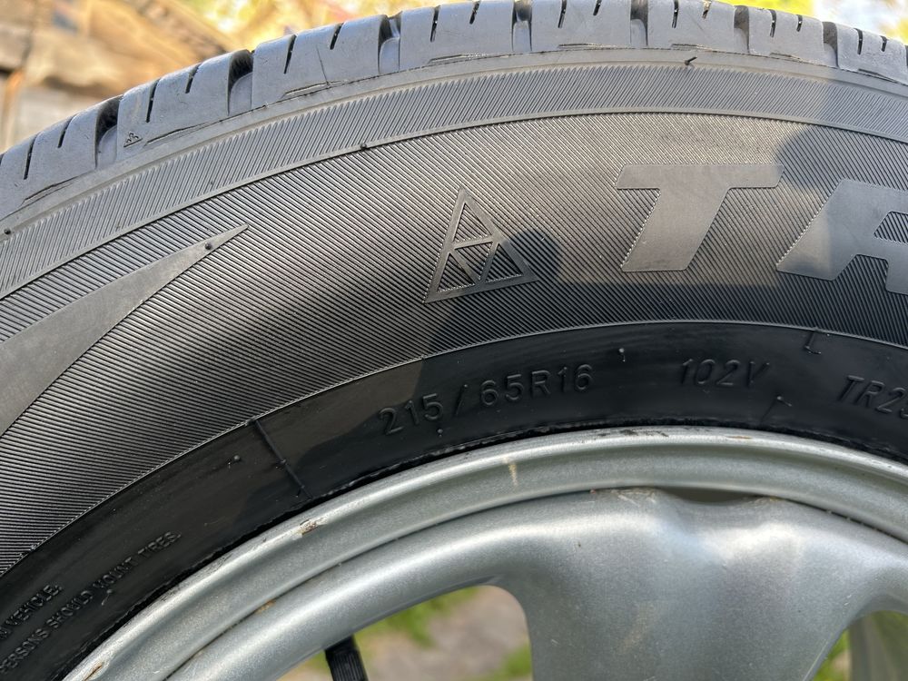Шини R16 215/65 23рік Літо