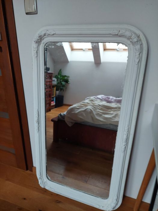 Lustro z białą drewnianą ramą ozdobną stylizowane 110x60