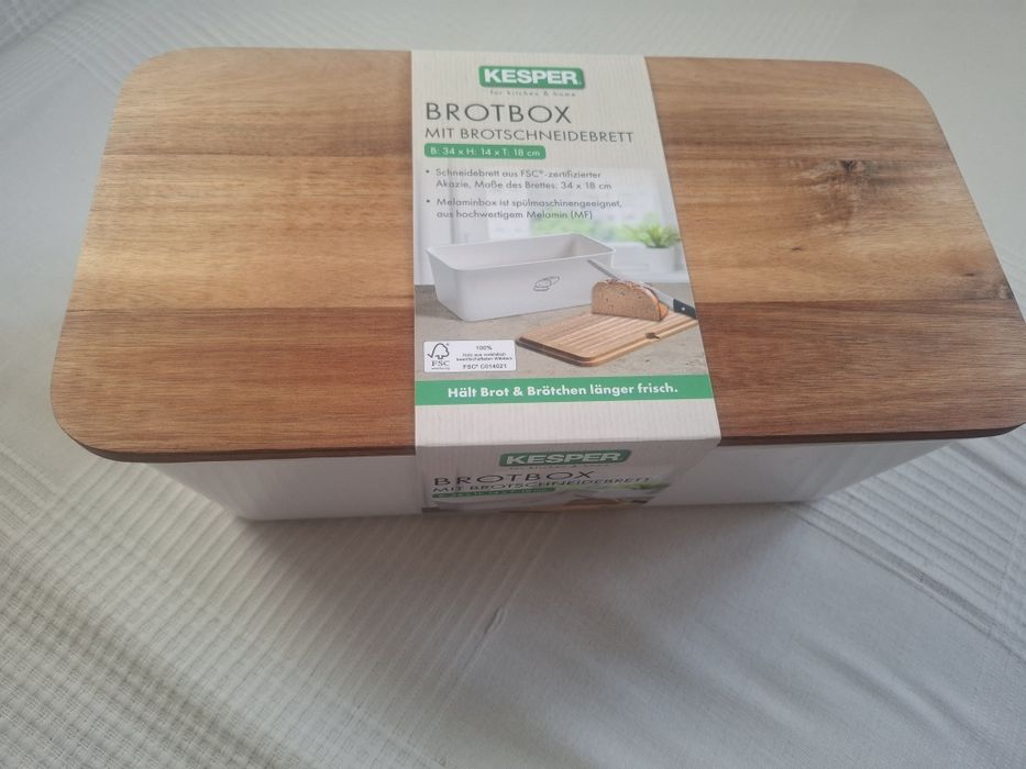 Chlebak nowy z deską do krojenia z drewna akacjowego