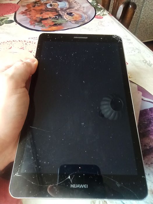 Планшет Huawei MediaPad T3 8" LTE рабочий трещины на экране опис читат