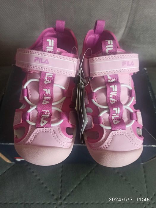 Śliczne zabudowane sandałki dziewczęce Fila 24 Nowe