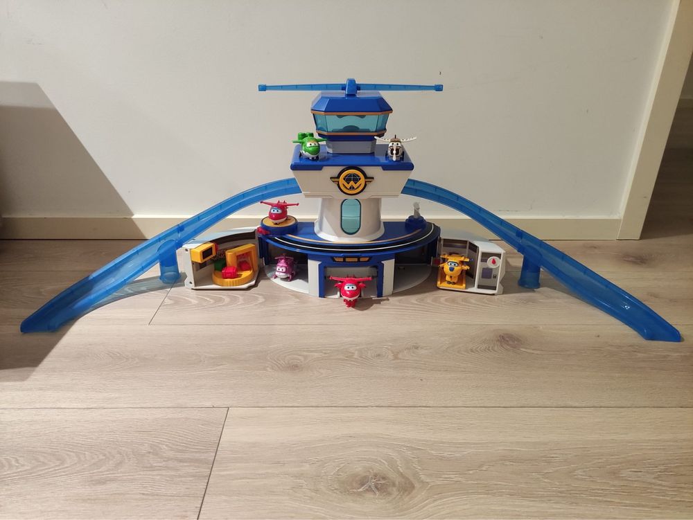 Base superwings com avioes