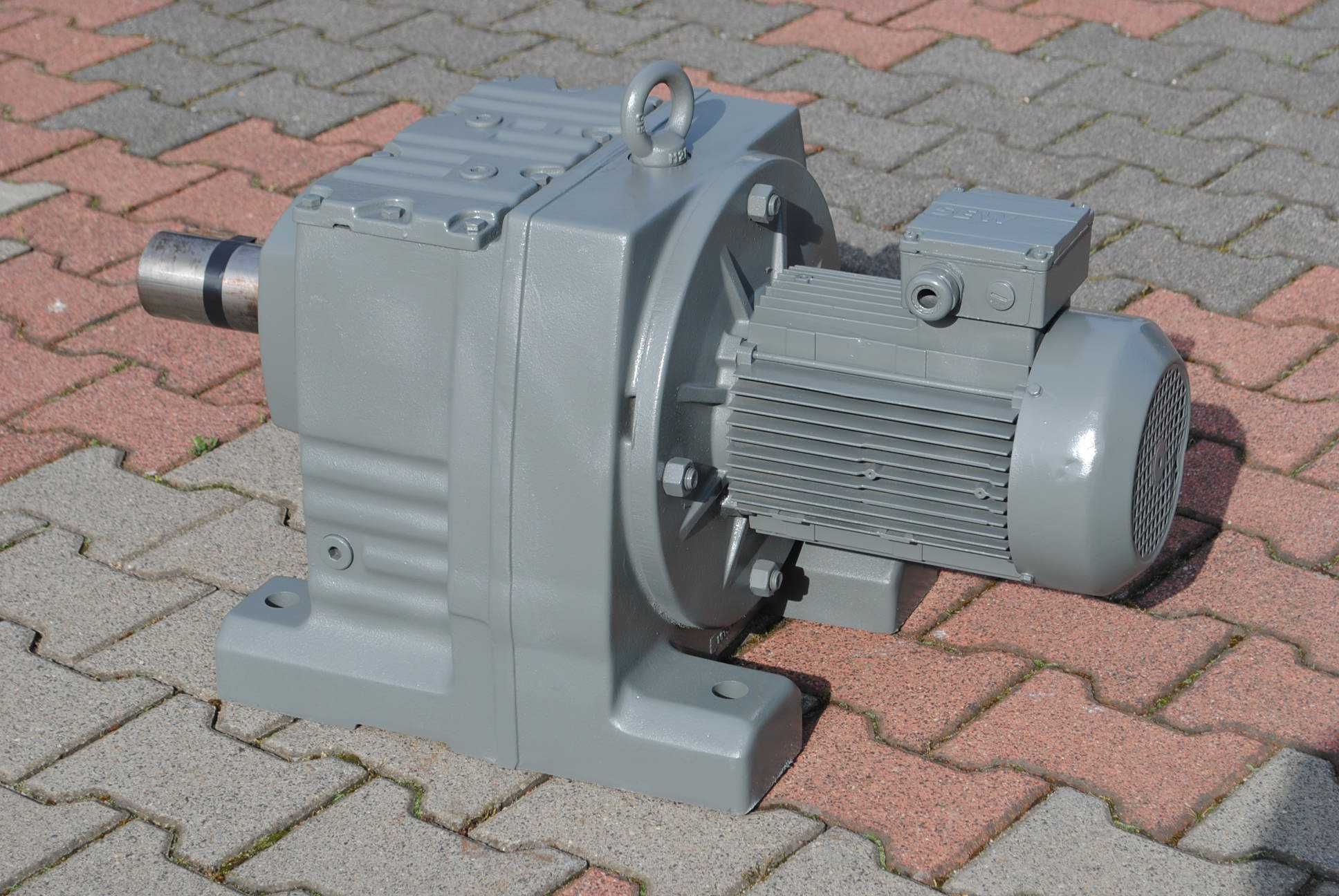 Motoreduktor 3kw. 6,1obr./min.. Firmy SEW.