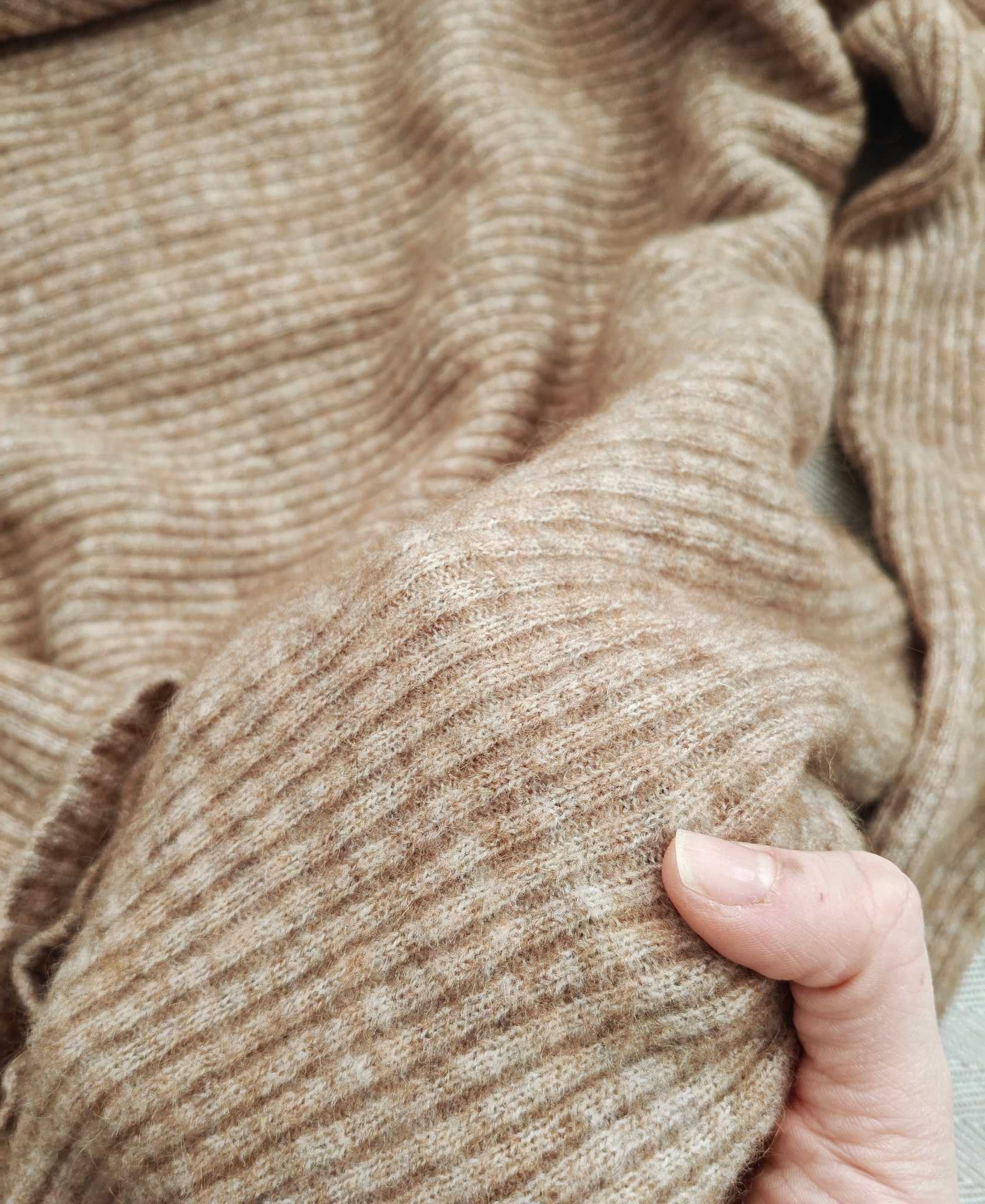 Sweter damski brązowy z golfem H&M Moher ciepły miły długi jesień  M/L