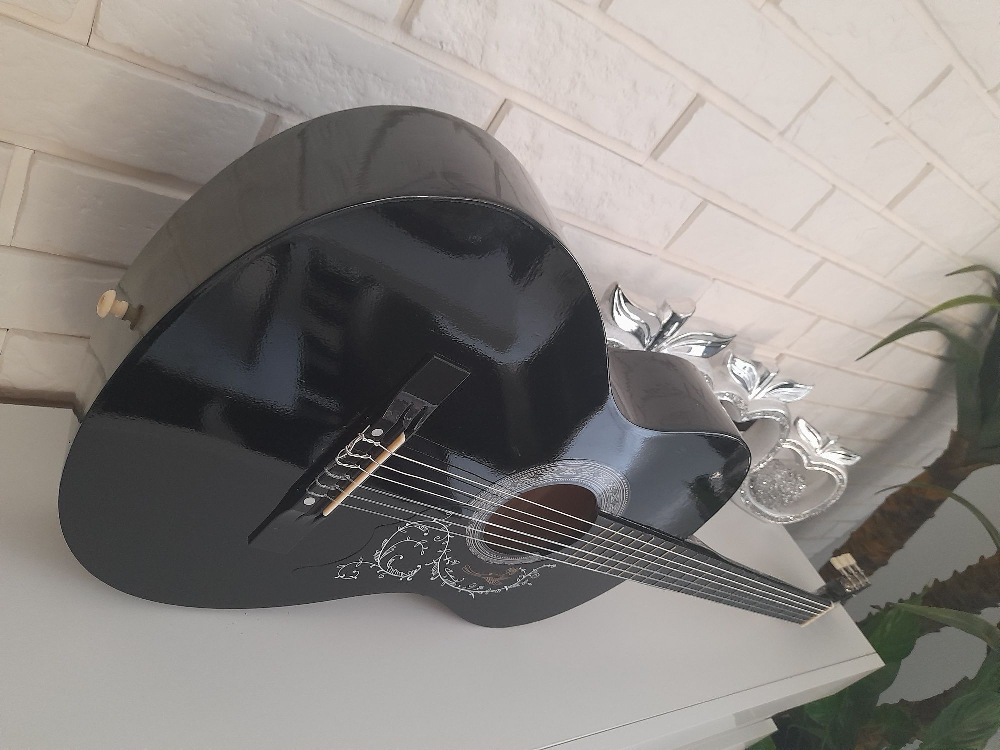 Gitara Castelo G1 rozmiar 3/4 czarny połysk z wzorkiem