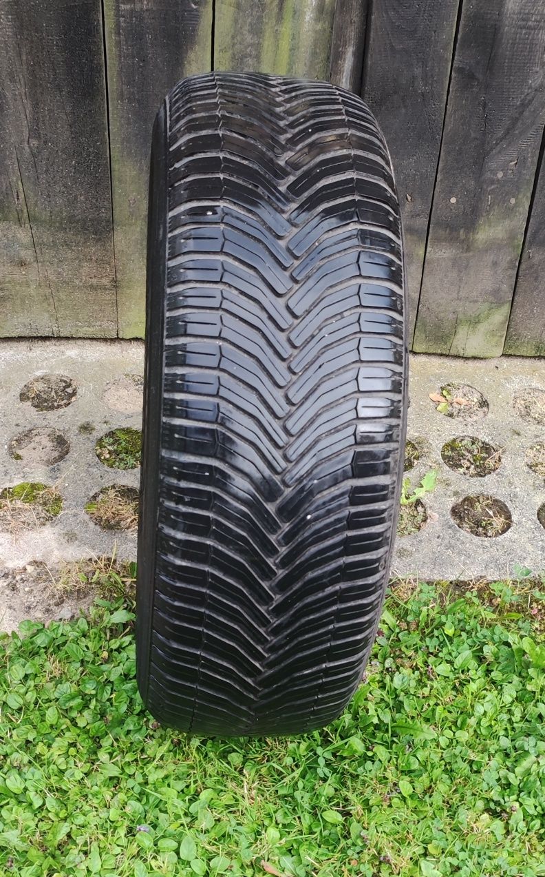 Opony wielosezonowe całoroczne Michelin Crosclimate + 215/65 / R16