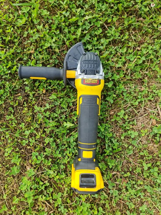 Продам болгарку dewalt dcg 406