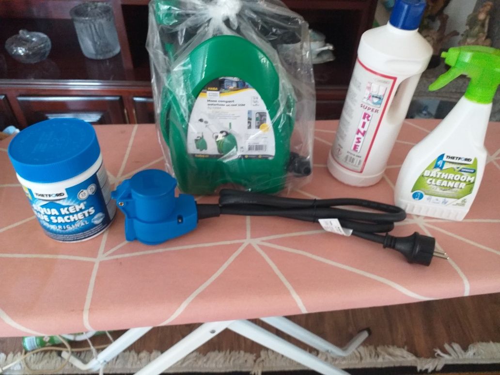 Material para roulotes 1 mangueira  1 ficha  elétrica  3 frascos para