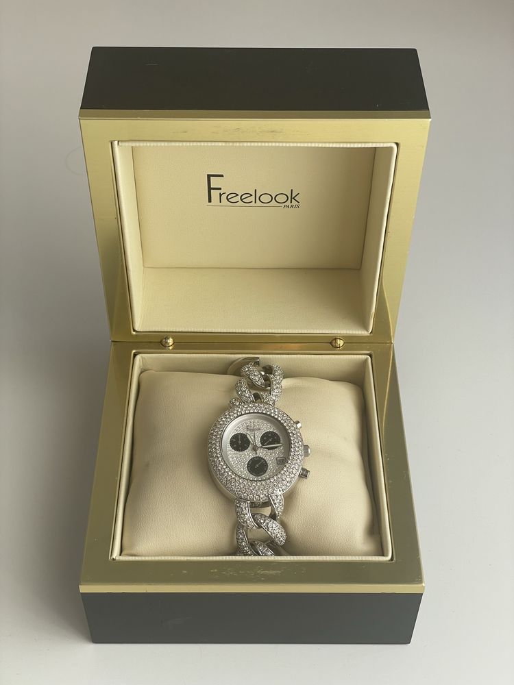 Часы фирмы Freelook