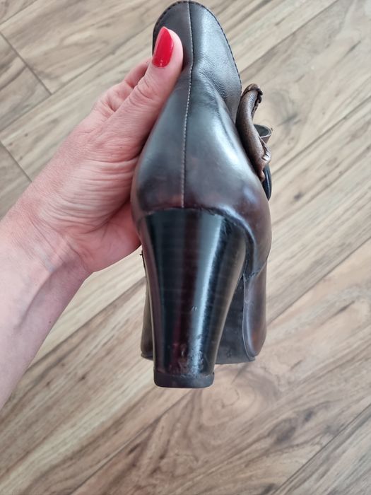 Botki na obcasie Caprice skóra