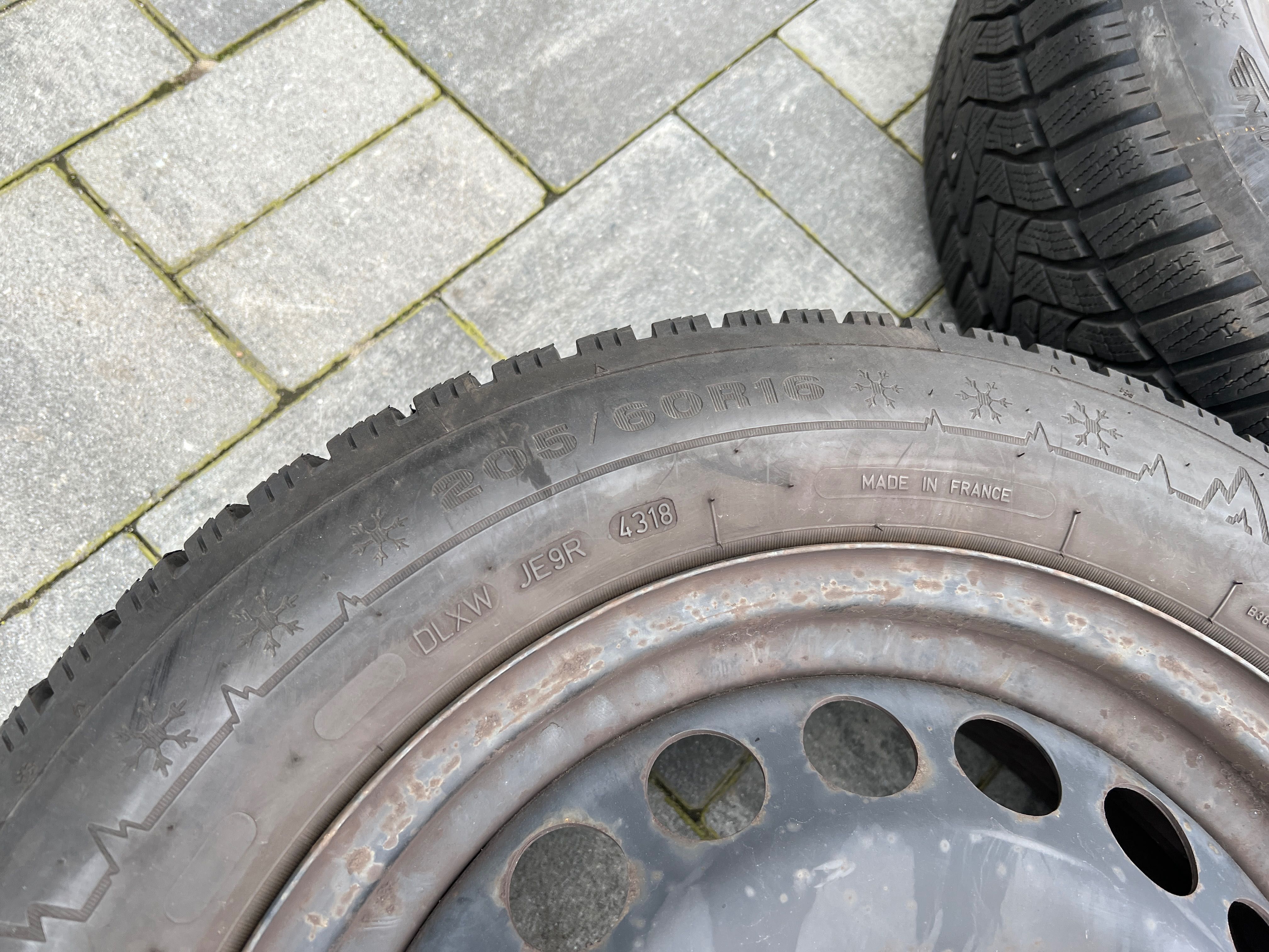 Koła zimowe Opel Astra J 5x105 205/60/R16 Dunlop 8mm