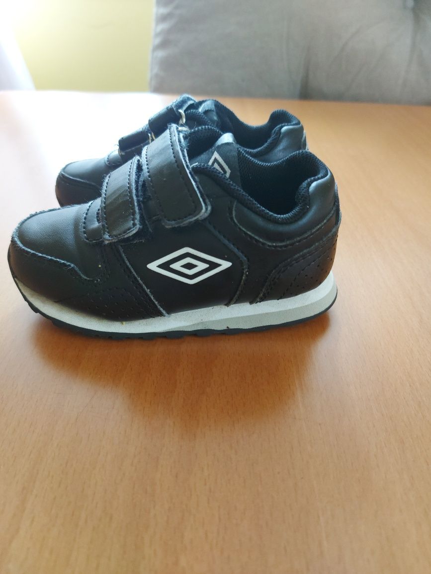 Adidaski firmy UMBRO r. 23