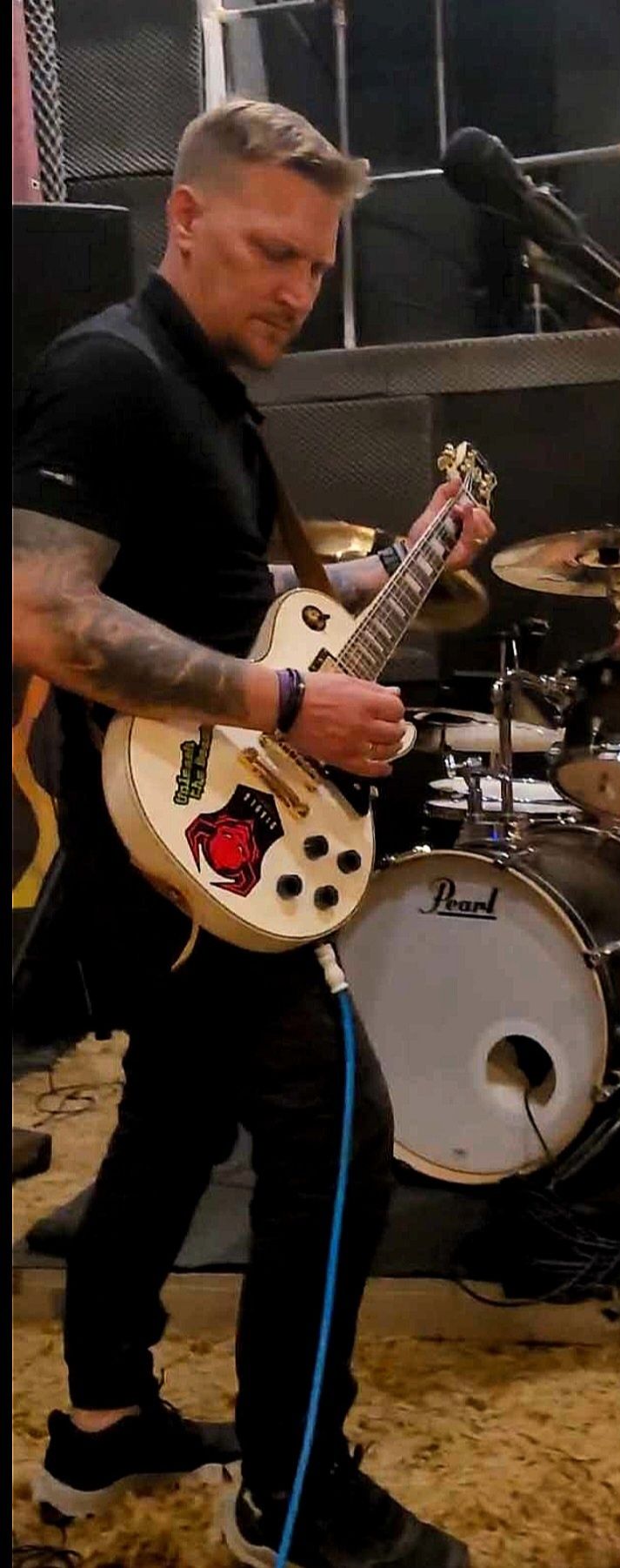 Zespoł rockowy przyjmie w swoje grono wokalistkę