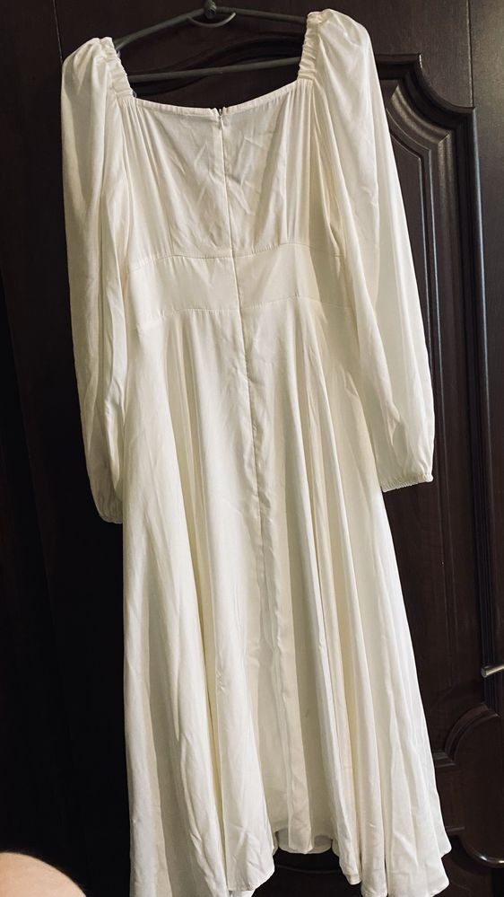 Біла міді сукня від VOVK. Розмір M