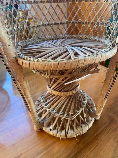 Pleciony fotel (kwietnik)