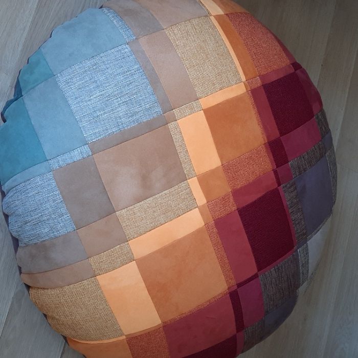 Puff em patchwork feito com tecido nobuk