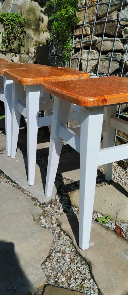 Taboret drewniany