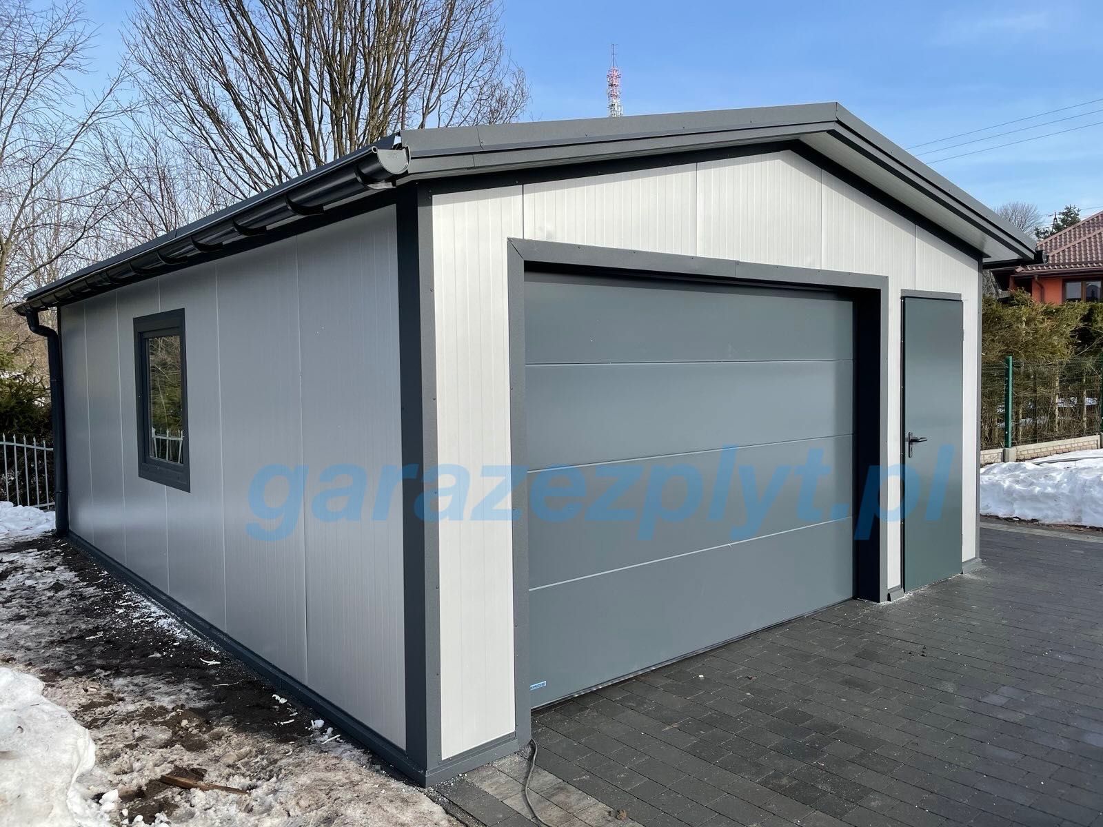 Garaż z płyt warstwowych do 35 m² – Dach dwuspadowy Montaż w cenie!